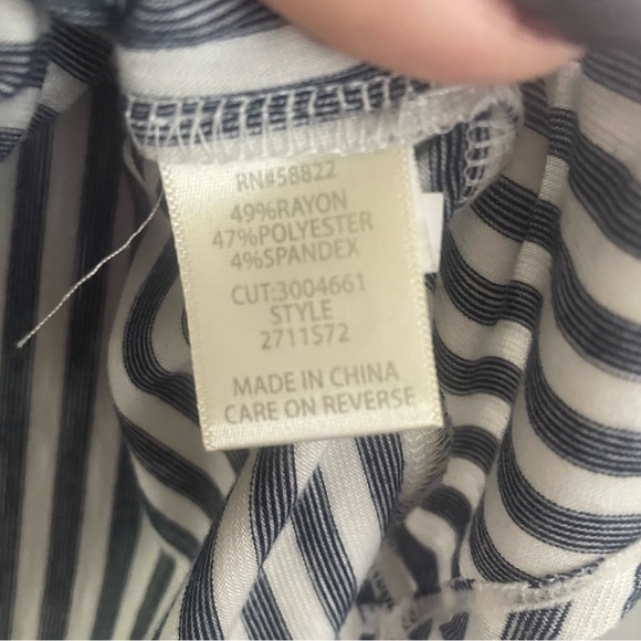MAX STUDIO Top Women Blue and White Striped Sleeveless Button Down Shirt SZ/LG - Picture 5 of 7